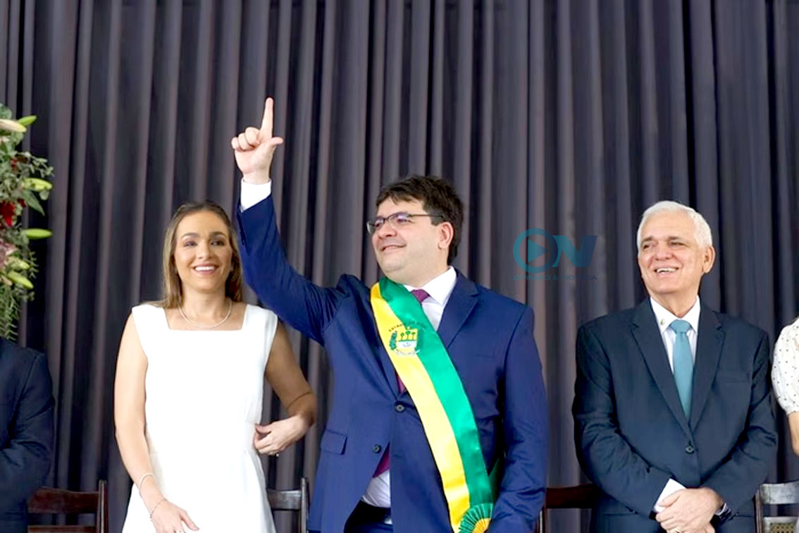 Metrópoles destaca Rafael Fonteles como uma nova liderança em ascensão no Brasil